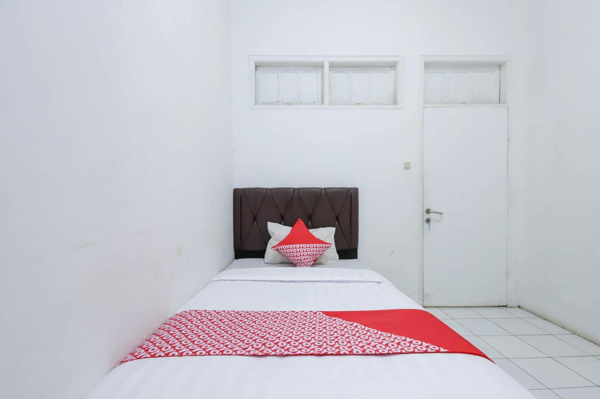 Oyo 1111 Pasar Baru Inn Jacarta Exterior foto